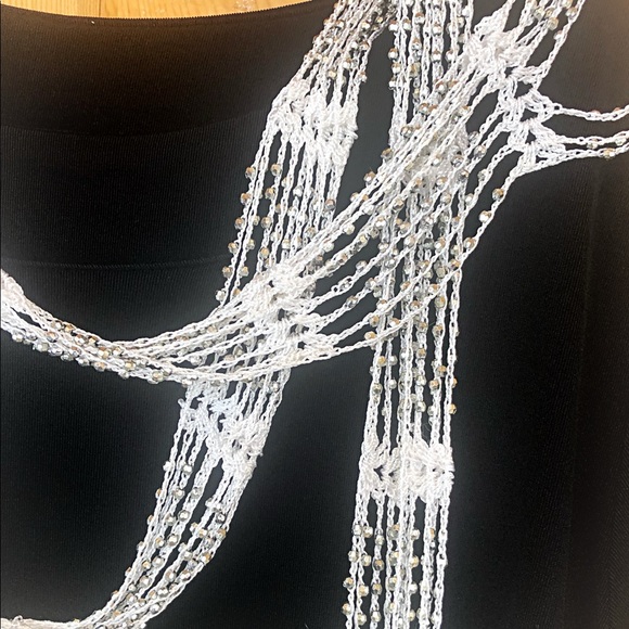 Stunning creme fringe beaded macrame scarf - Picture 2 of 4